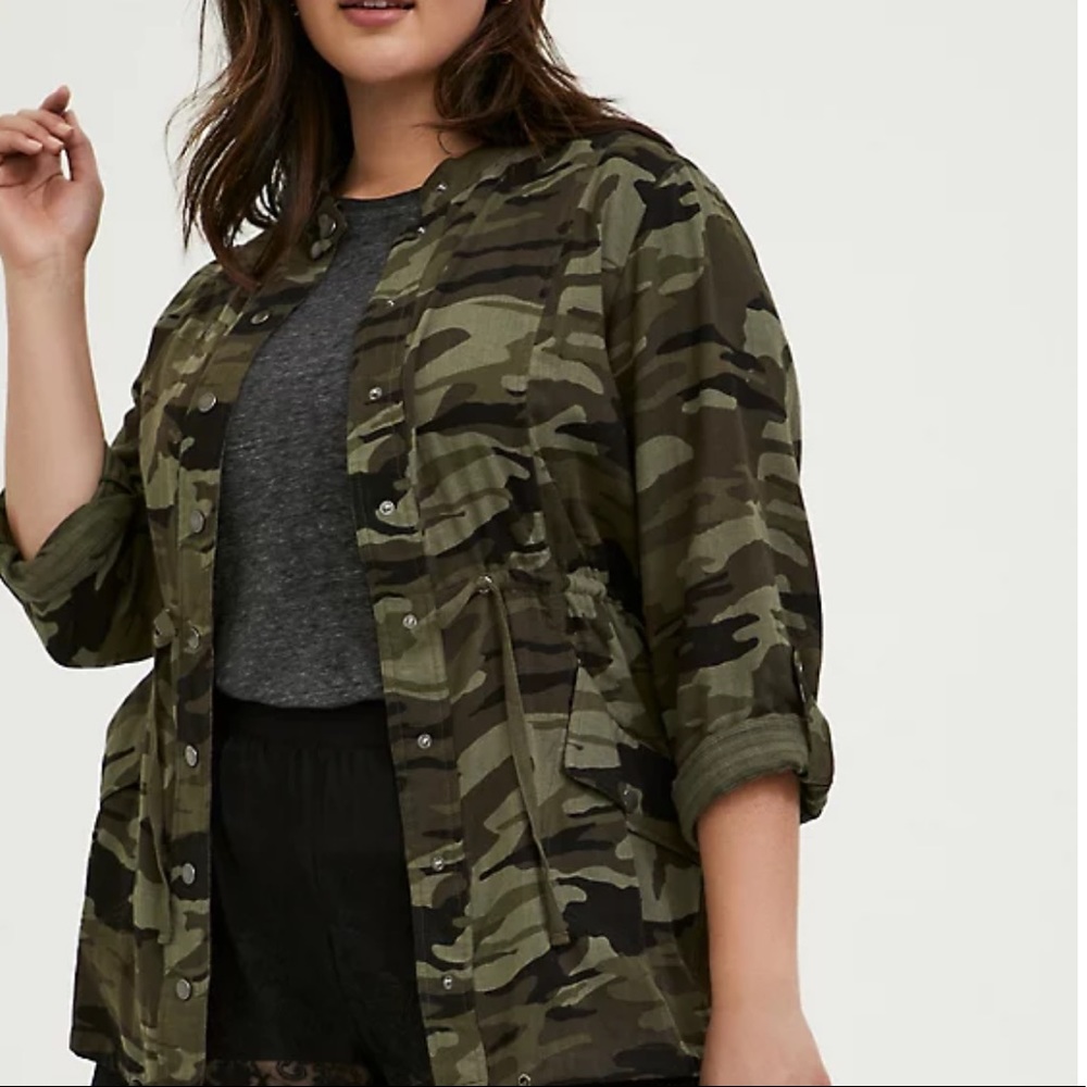 Camo Button Front Drawstring Anorak - image 3